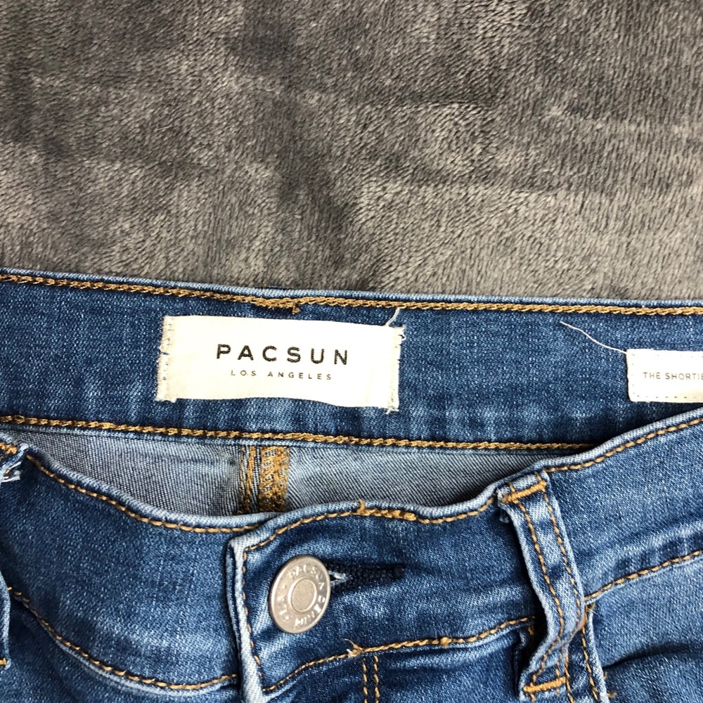 clothes - Picture 7 of 16